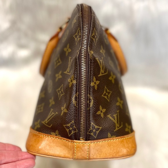 Louis Vuitton Alma Bag - Picture 4 of 13